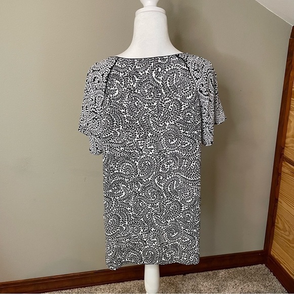 Ann Taylor Loft Black White Floral Vine Print Short Sleeve Top Medium - Picture 3 of 7